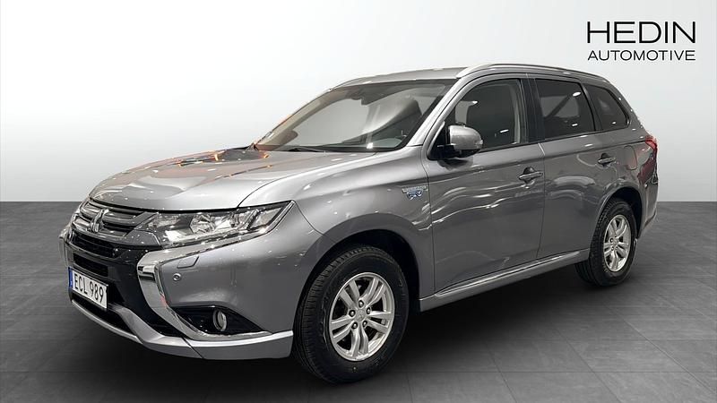 Begagnad Mitsubishi Outlander P-HEV Edition 163 HK (119 kW) 2017 Kombi