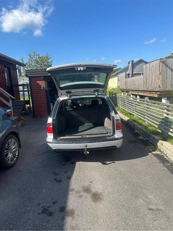 Grå Begagnad 2005 Saab 9-5 Aero Kombi | 22 000 kr (Bra pris) - Bild 1/4