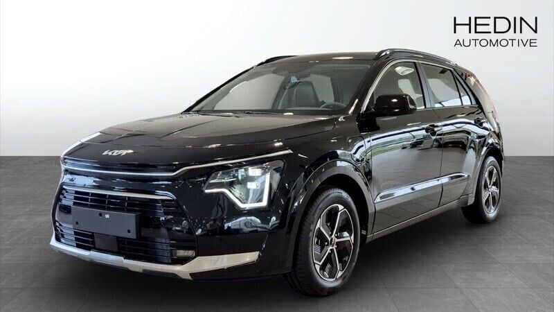 Svart (black) Ny 2025 Kia Niro SUV | 363 425 kr - Bild 1/4