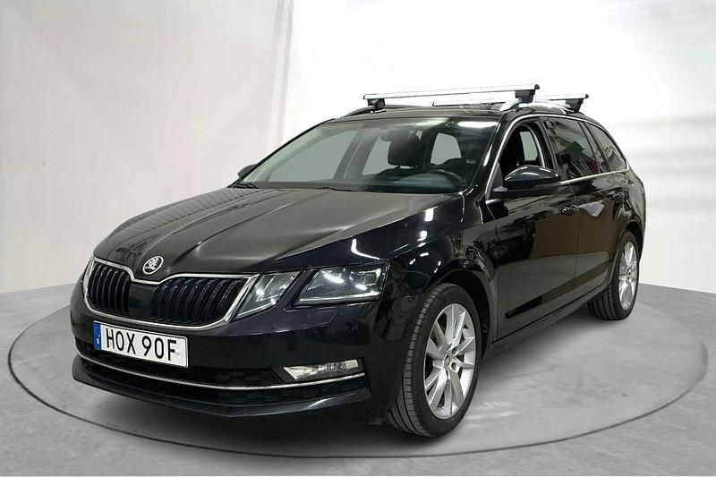 Svart Begagnad 2020 Skoda Octavia | 169 000 kr - Bild 1/4