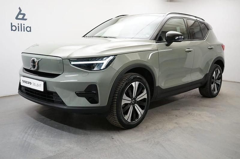 Grön Begagnad 2022 Volvo XC40 Core SUV | 344 900 kr - Bild 1/3