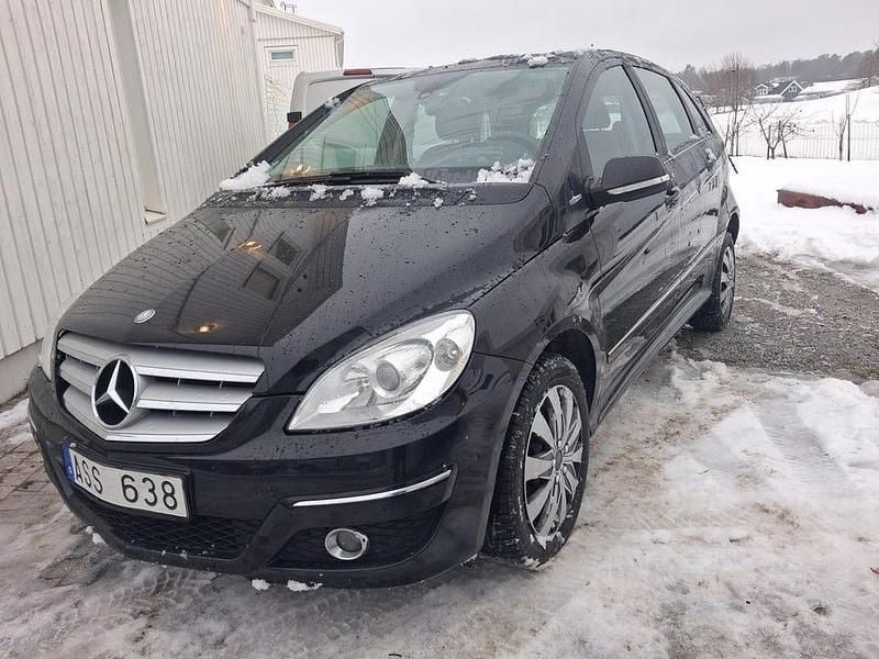 Svartmet Begagnad 2011 Mercedes B180 Minibuss | 29 900 kr (Bra pris) - Bild 1/4