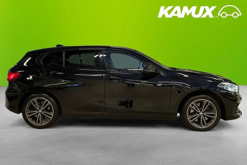 Begagnad BMW 120 Sport Line 178 HK (130 kW) 2022 Svart Halvkombi
