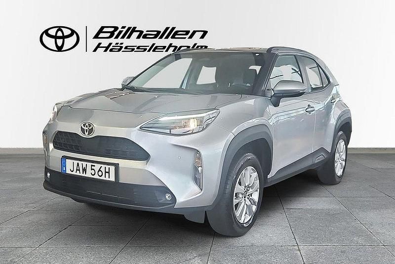 Silver Begagnad 2024 Toyota Yaris Cross Active SUV | 289 900 kr (Marknadspris) - Bild 1/4