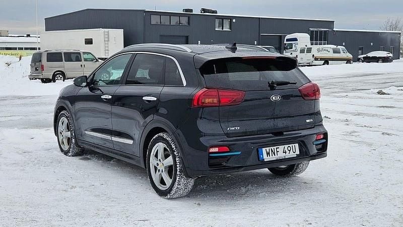 Begagnad Kia e-Niro Advance 150 kW (204 HK) 2021 Blå SUV