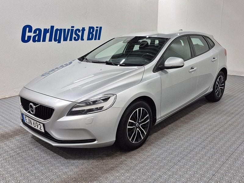 Silver (silver metallic) Begagnad 2017 Volvo V40 Momentum Kombi | 155 000 kr (Lite dyr) - Bild 1/4