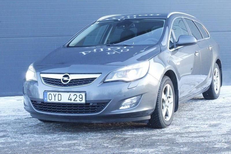 Begagnad Opel Astra 125 HK (91 kW) 2011 Grå Kombi