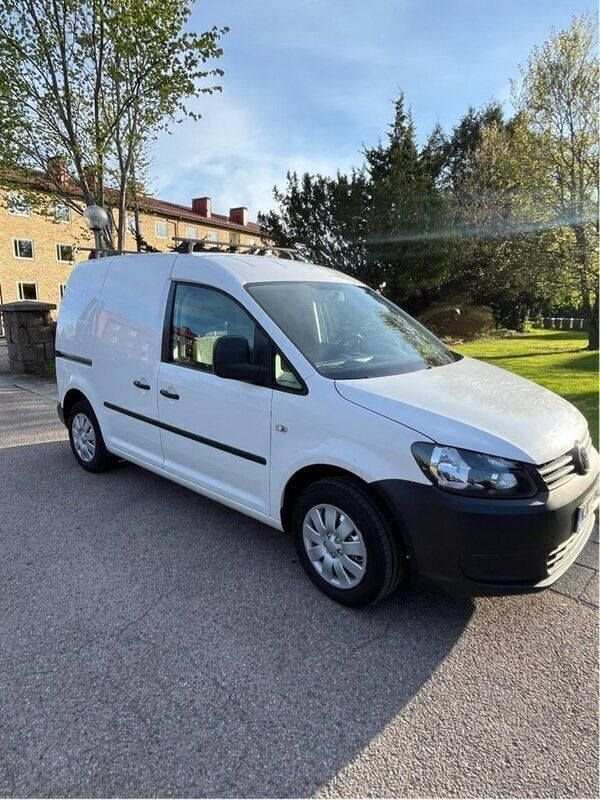 Vit Begagnad 2013 VW Caddy Minibuss | 70 000 kr (Marknadspris) - Bild 1/4