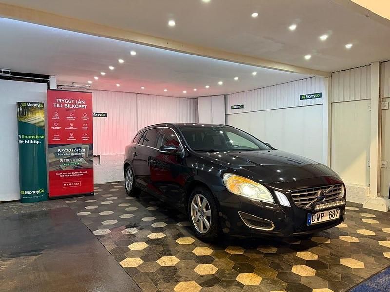 Begagnad Volvo V60 Momentum 150 HK (110 kW) 2011 Svart Kombi