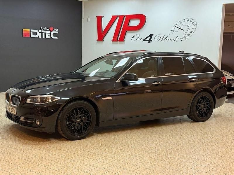 Svart Begagnad 2016 BMW 520 Kombi | 168 800 kr (Marknadspris) - Bild 1/4