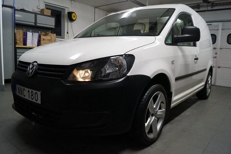 Vit Begagnad 2014 VW Caddy Minibuss | 77 500 kr (Lite dyr) - Bild 1/4