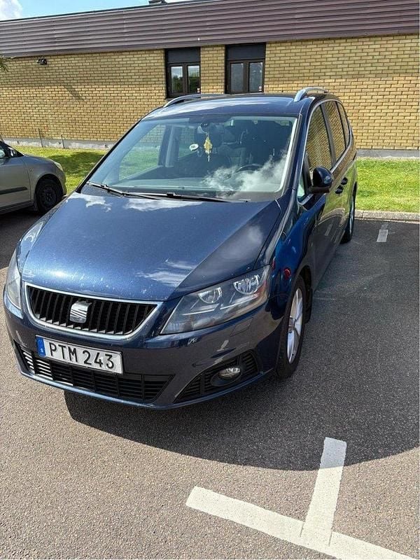 Blå Begagnad 2014 Seat Alhambra Minibuss | 135 000 kr (Marknadspris) - Bild 1/4