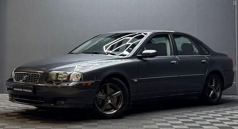 Grå Begagnad 2004 Volvo S80 Standard Sedan | 59 900 kr (Marknadspris) - Bild 1/4
