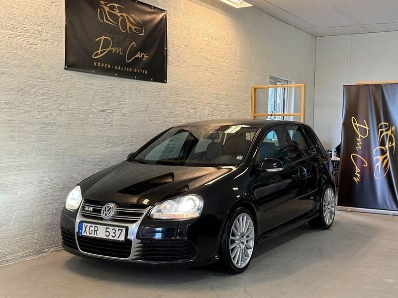 Svart Begagnad 2006 VW Golf V R Halvkombi | 109 900 kr - Bild 1/4