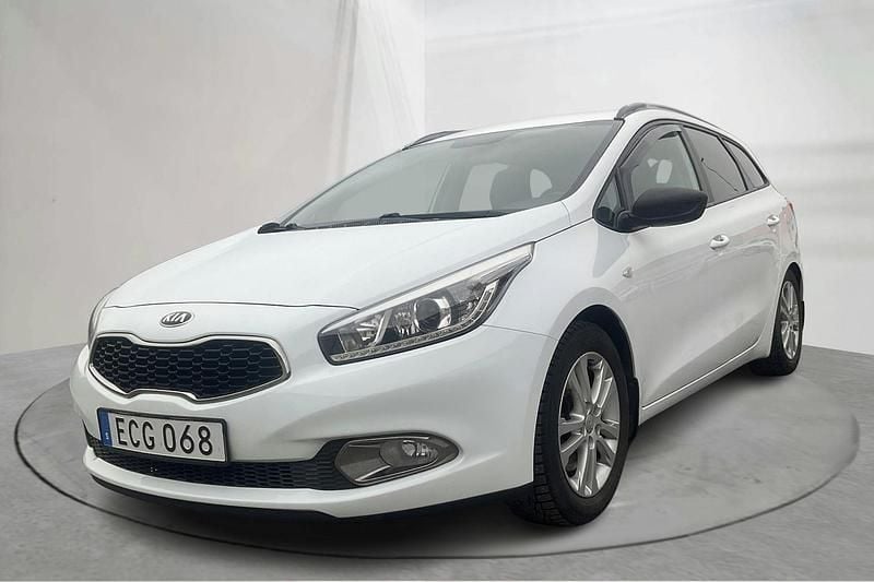 Vit Begagnad 2014 Kia Ceed Sportswagon Comfort Kombi | 85 000 kr (Marknadspris) - Bild 1/4