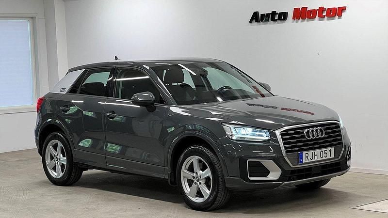 Grå Begagnad 2016 Audi Q2 SUV | 199 900 kr (Marknadspris) - Bild 1/3