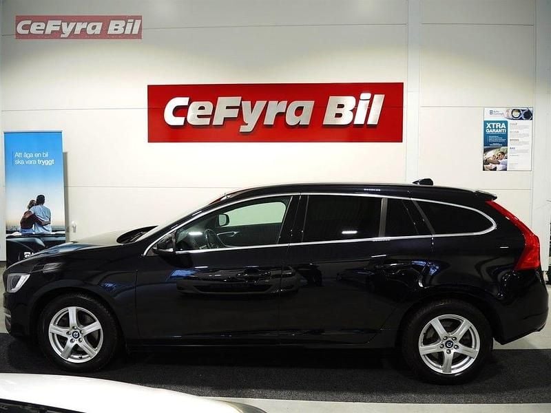 Begagnad Volvo V60 Momentum 114 HK (83 kW) 2014 Svart Kombi