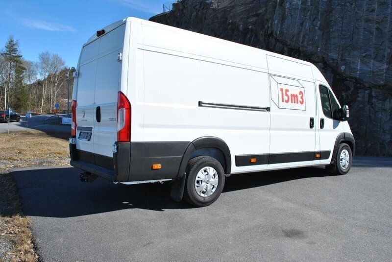 Begagnad Peugeot Boxer 165 HK (121 kW) 2021 Van
