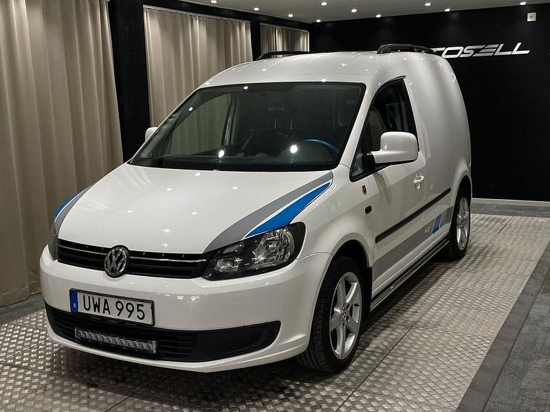 Vit Begagnad 2015 VW Caddy Minibuss | 139 900 kr (Dyr) - Bild 1/4