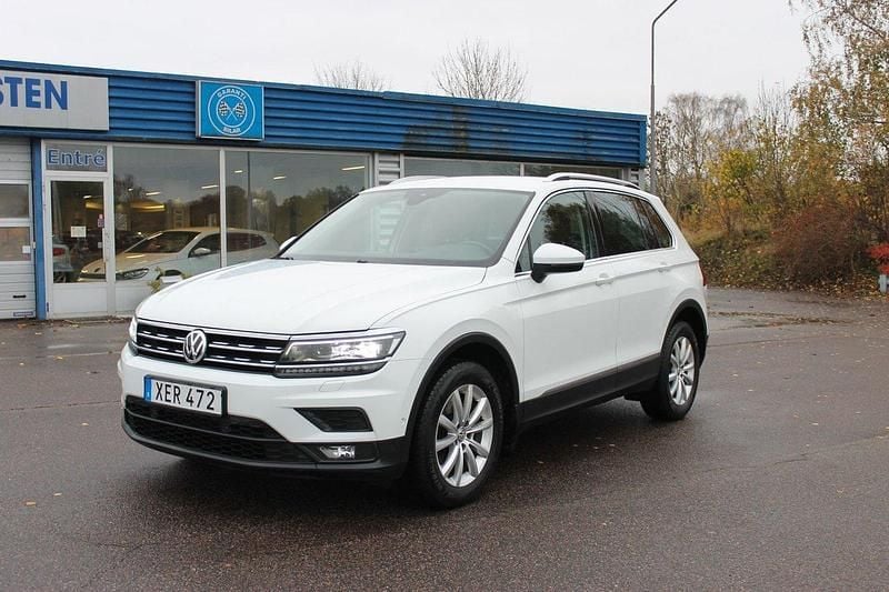 Vit Begagnad 2018 VW Tiguan SUV | 205 800 kr (Marknadspris) - Bild 1/4