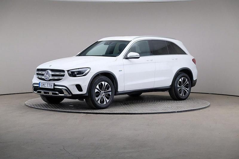 Vit Begagnad 2021 Mercedes GLC300e SUV | 379 000 kr (Bra pris) - Bild 1/4