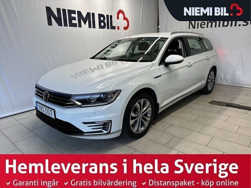 Vit Begagnad 2017 VW Passat Kombi | 209 900 kr (Marknadspris) - Bild 1/3