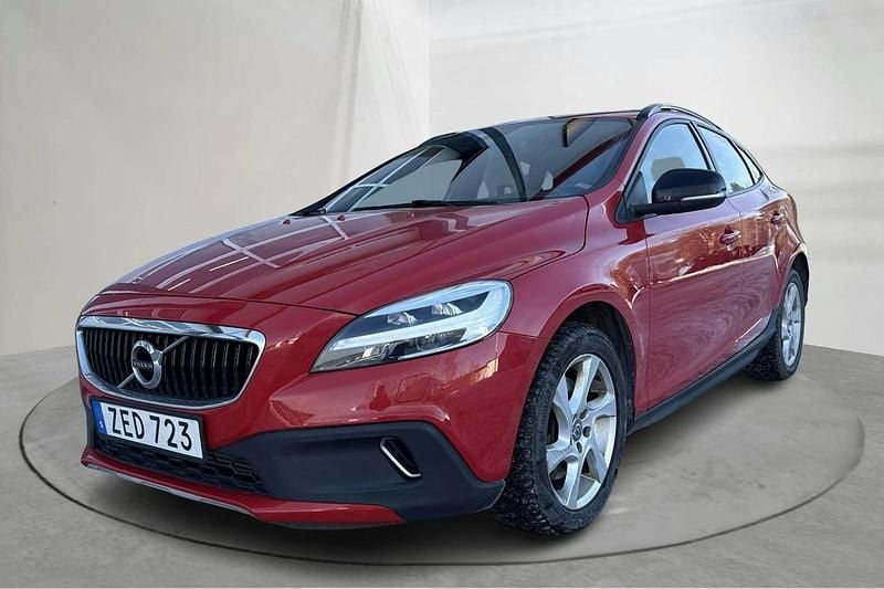 Begagnad Volvo V40 CC Business Edition 120 HK (88 kW) 2018 Röd Kombi