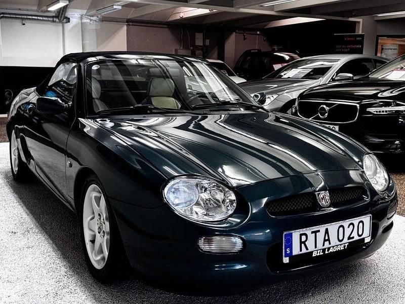 Begagnad MG F 120 HK (88 kW) 1996 Mörkgrön Cab