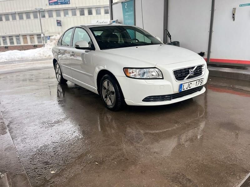 Begagnad 2010 Volvo S40 Sedan | 32 000 kr (Marknadspris) - Bild 1/4