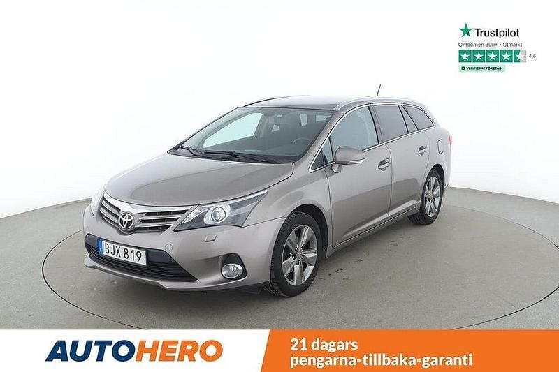 Brun Begagnad 2015 Toyota Avensis Kombi | 151 000 kr (Marknadspris) - Bild 1/4