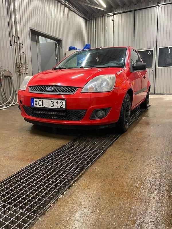 Begagnad 2006 Ford Fiesta Halvkombi | 13 500 kr (Bra pris) - Bild 1/4