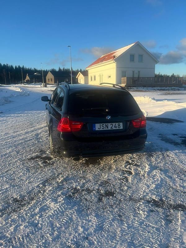 Begagnad BMW 320 170 HK (125 kW) 2009 Kombi