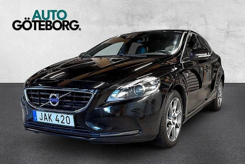 Svart Begagnad 2015 Volvo V40 Ocean Race Halvkombi | 99 900 kr (Marknadspris) - Bild 1/4