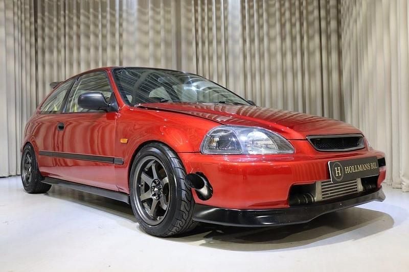 Begagnad Honda Civic 114 HK (83 kW) 1998 Röd Sedan