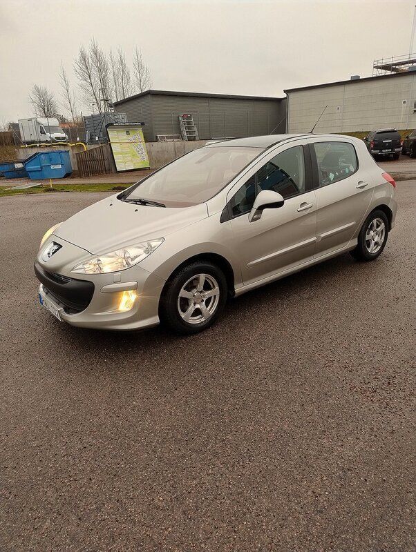Grå Begagnad 2008 Peugeot 308 S Halvkombi | 14 900 kr (Superpris) - Bild 1/4