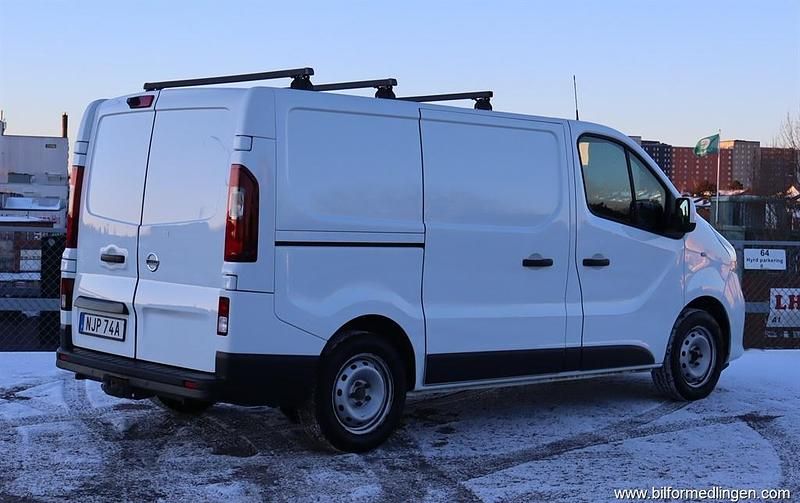 Begagnad Nissan NV300 S 146 HK (107 kW) 2021 Vit svart Van
