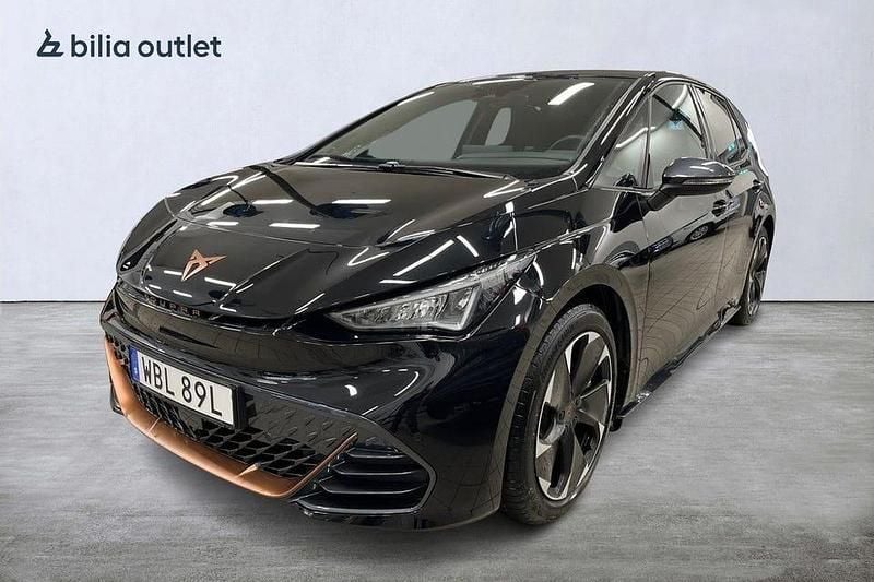 Begagnad Cupra Born e-Boost 169 kW (231 HK) 2024 Svart Halvkombi