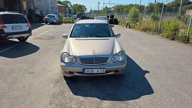 Ljusbrun (brun) Begagnad 2003 Mercedes 200 Elegance Kombi | 24 900 kr - Bild 1/4