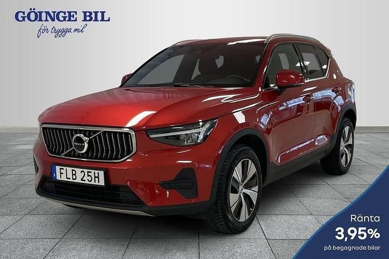 Begagnad Volvo XC40 Core 214 HK (157 kW) 2023 Röd SUV