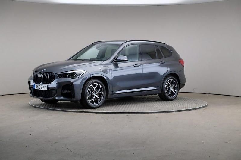 Grå Begagnad 2022 BMW X1 M Sport SUV | 349 000 kr - Bild 1/4