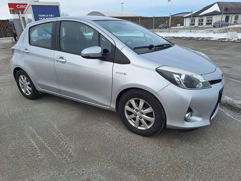 Begagnad Toyota Yaris Hybrid 2014