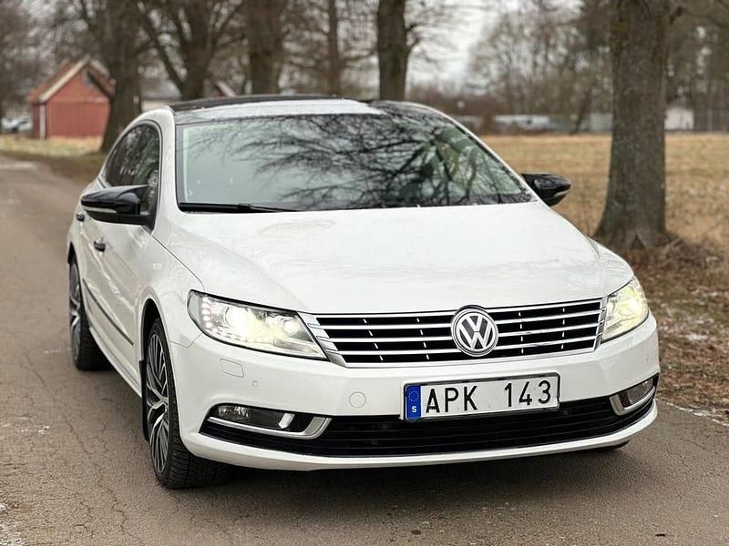 Vit Begagnad 2013 VW CC Sedan | 129 900 kr - Bild 1/4
