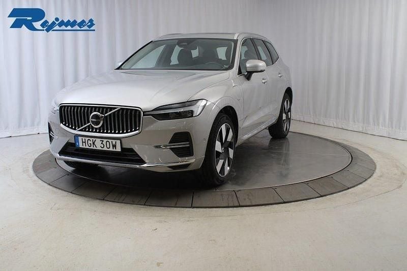 Silver Begagnad 2023 Volvo XC60 Plus SUV | 499 900 kr (Marknadspris) - Bild 1/4