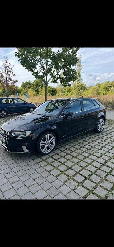 Svart Begagnad 2020 Audi A3 Sportback Comfort Halvkombi | 196 000 kr (Bra pris) - Bild 1/4