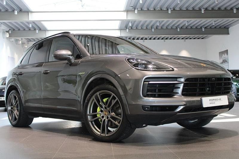 Mörkgrå Begagnad 2021 Porsche Cayenne SUV | 745 000 kr (Bra pris) - Bild 1/4