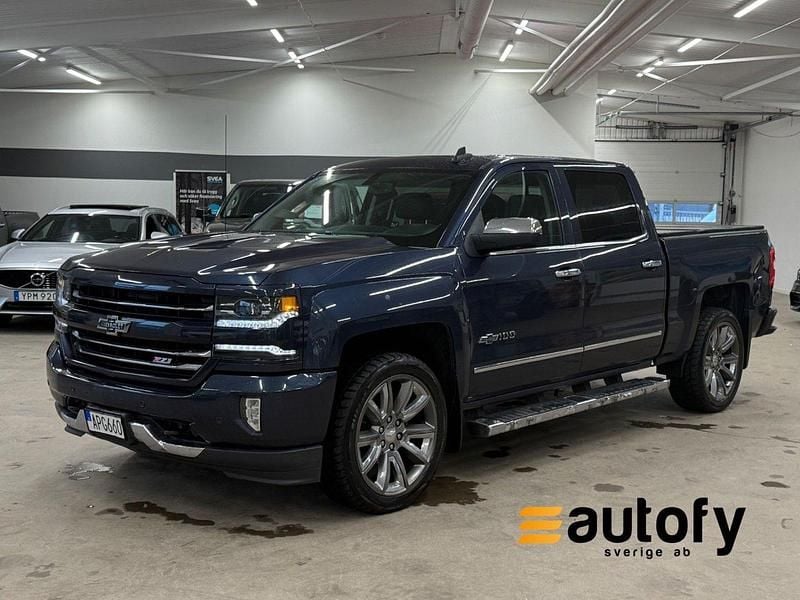 Mörkblå (blå) Begagnad 2018 Chevrolet Silverado LTZ Van | 499 000 kr - Bild 1/4