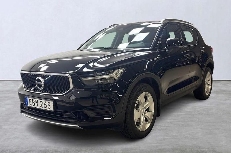 Svart Begagnad 2021 Volvo XC40 Momentum SUV | 279 900 kr (Bra pris) - Bild 1/4