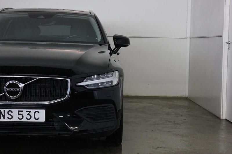 Begagnad Volvo V60 Momentum 340 HK (250 kW) 2020 Svart Kombi