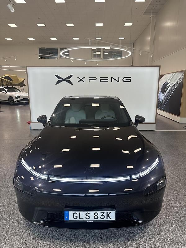 Begagnad XPENG P7 347 kW (473 HK) 2023 Svart Sedan