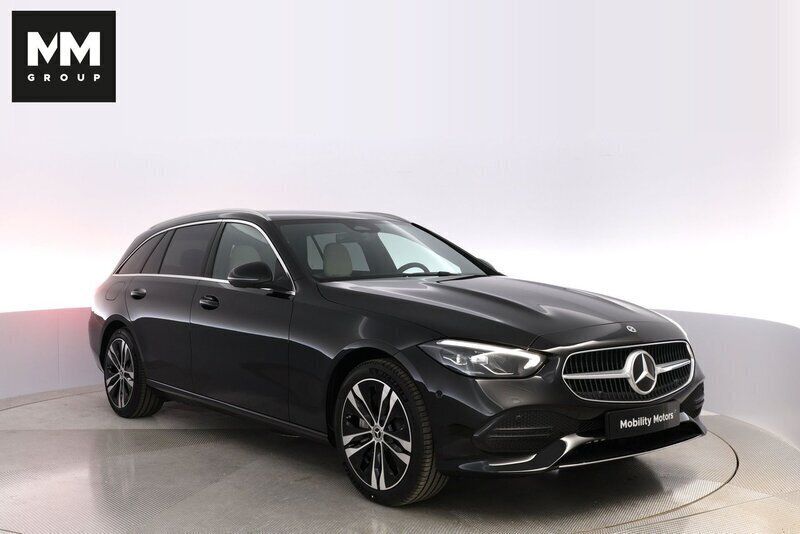 Svart Ny 2024 Mercedes C300e Avantgarde Kombi | 607 850 kr (Marknadspris) - Bild 1/4